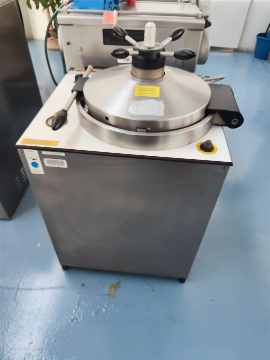 autoclave-vertical-de-laboratorio-varioklav