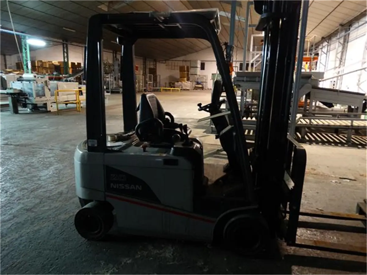 carretilla-elevadora-electrica-nissan-2000-kg