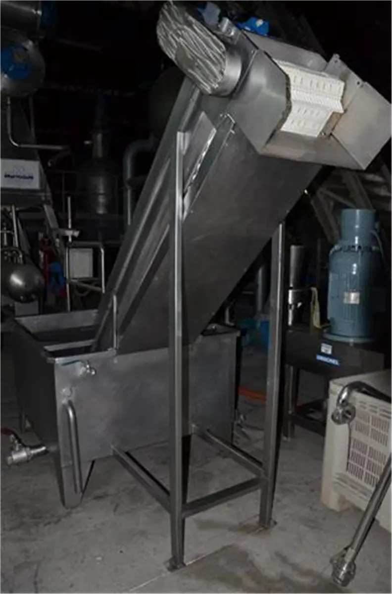elevador-de-cangilones-de-banda-modular-con-balsa-en-acero-inox-1