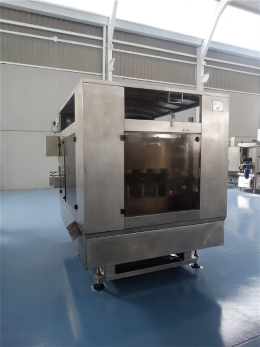 cerradora-automatica-de-latas-con-grupo-bajo-vacio-comaco-agm4-inox