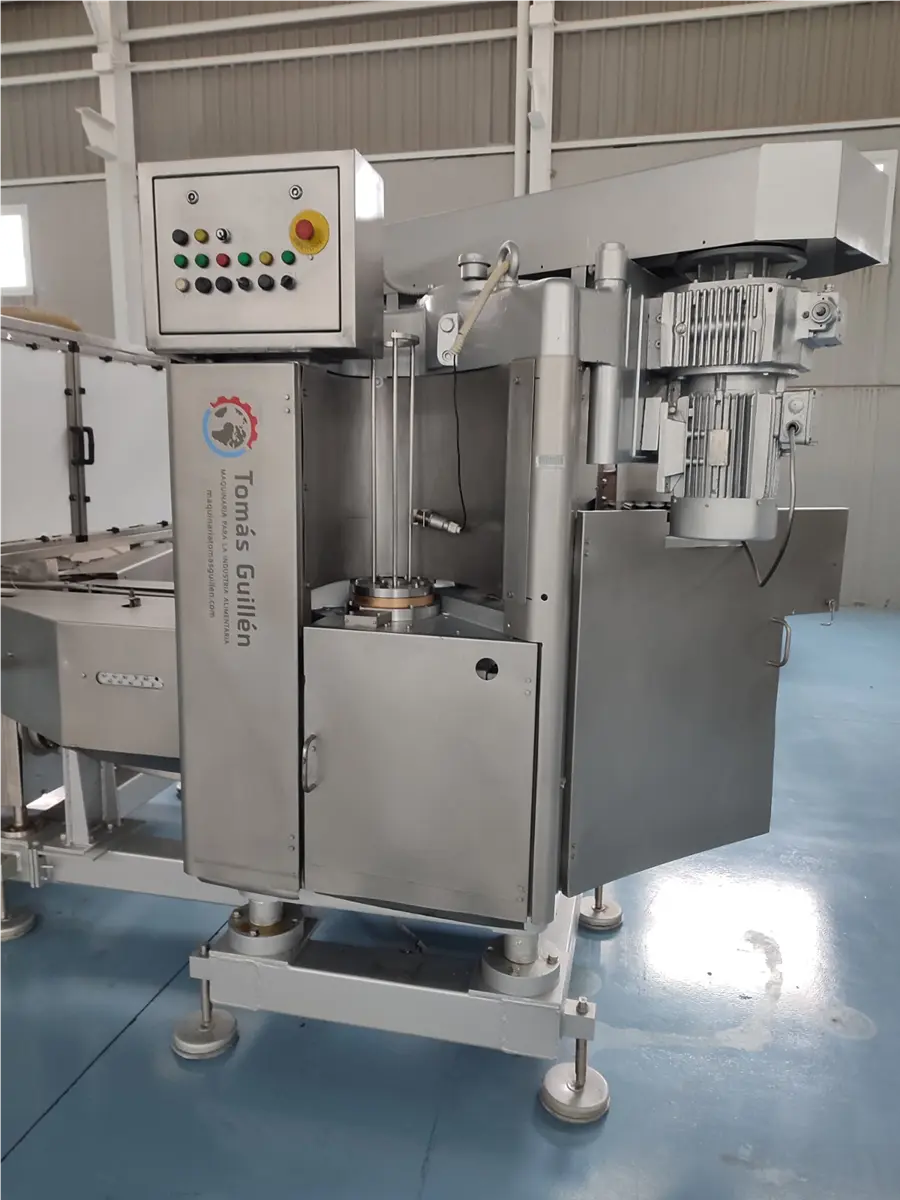 cerradora-automatica-de-latas-fmc-452-con-grupo-bajo-vacio-1