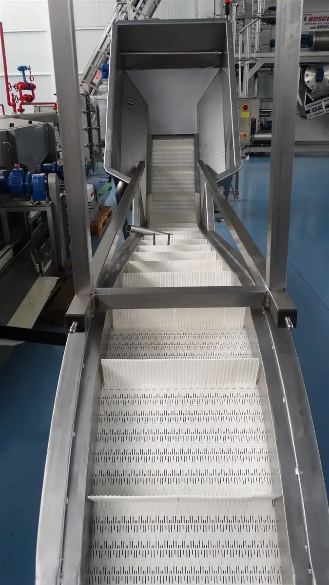 S/S MODULAR BELT ELEVATOR WITH BLADES AND RAFT-1
