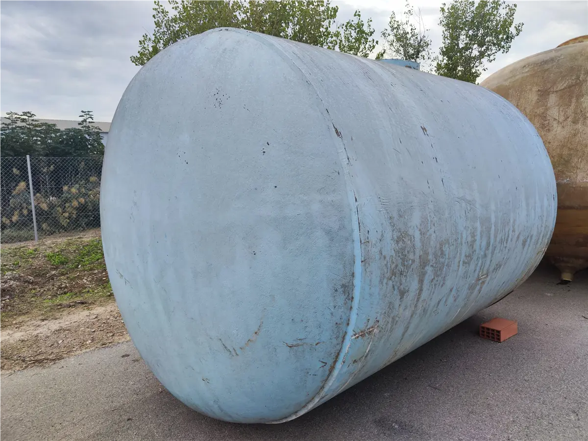 deposito-vertical-de-fibra-de-vidrio-10-000-l