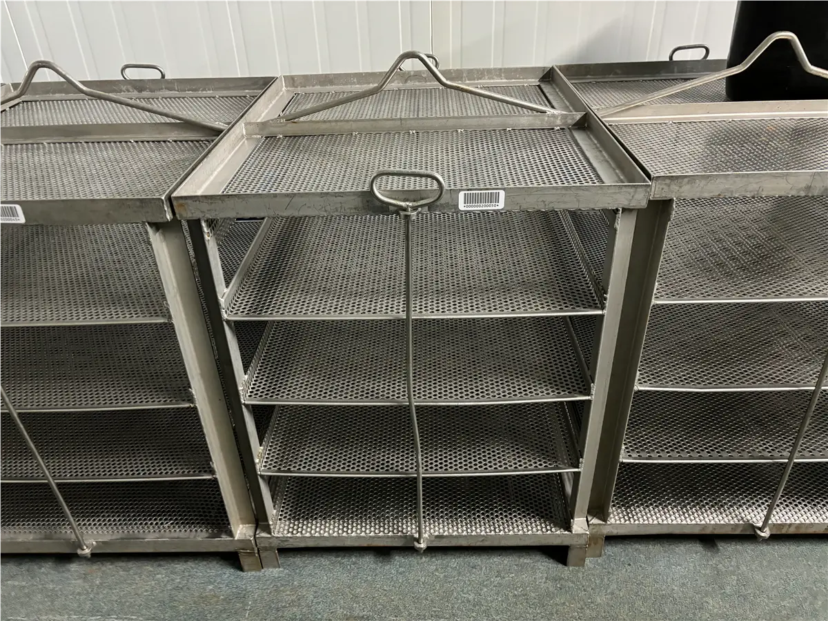 jaula-con-4-bandejas-l-0-84-m-a-0-71-m-4