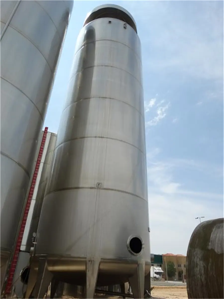 deposito-vertical-en-acero-inox-con-fondo-conico-aseptico-de-75-000-l