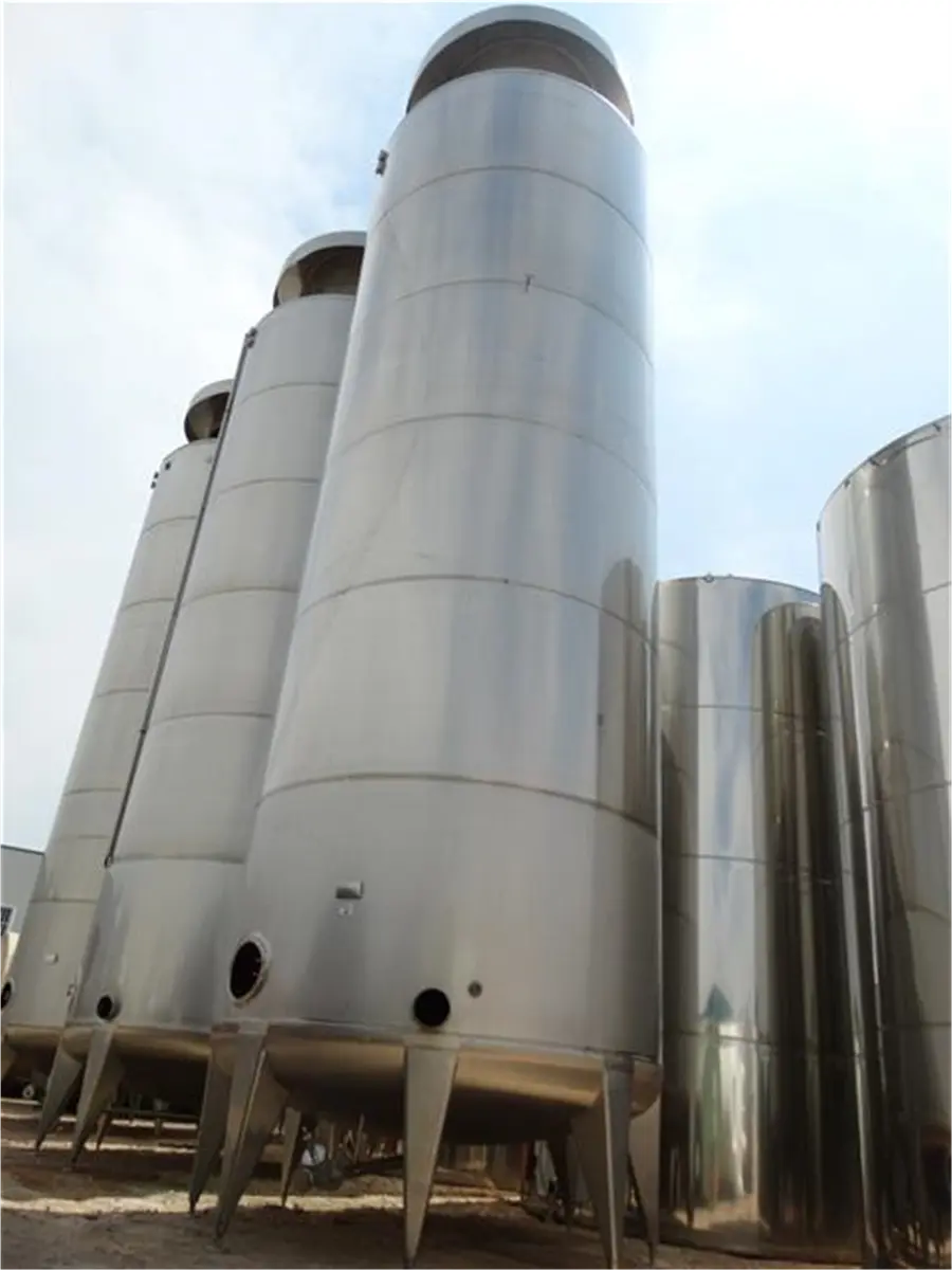 deposito-vertical-en-acero-inox-con-fondo-conico-aseptico-de-75-000-l