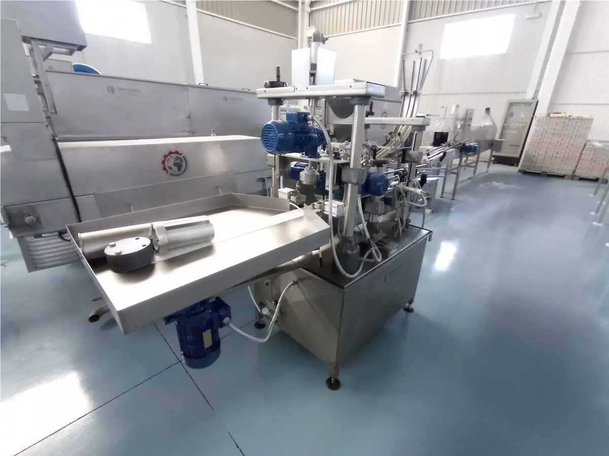 capsuleuse-automatique-de-bocaux-en-inox